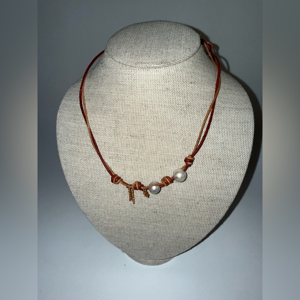 Joie DiGiovanni Desert Sand Pearl, Gold Charm And Chain Leather Necklace NWT